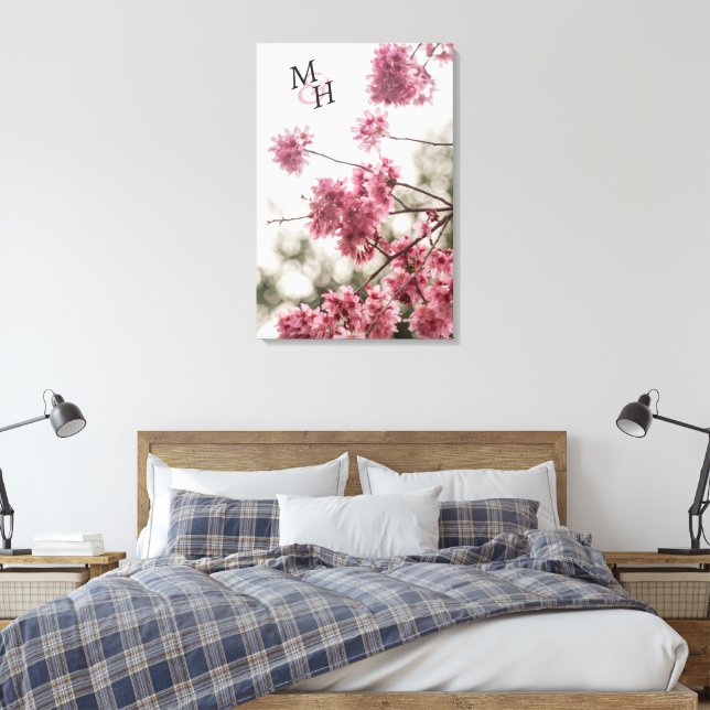 Schöne Rosa Frühlingsblumen Monogramm Leinwanddruck (Insitu (Schlafzimmer))
