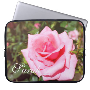 Schöne rosa Rosa Blume Laptop Gehäuse mit Namen. Laptopschutzhülle