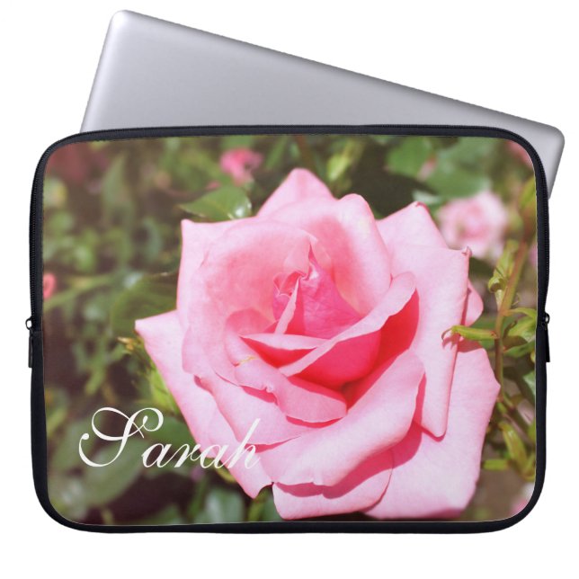 Schöne rosa Rosa Blume Laptop Gehäuse mit Namen. Laptopschutzhülle (Vorderseite)