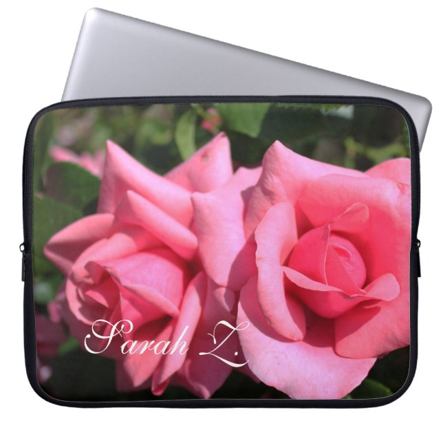 Schöne rosa Rosa Blume Laptop-Gehäuse mit Namen. Laptopschutzhülle (Vorderseite)