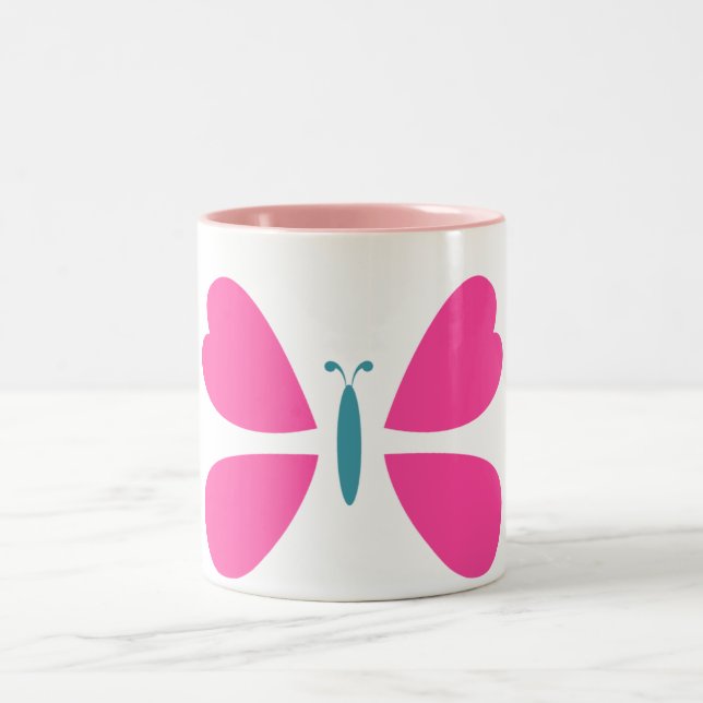 Schöne Rosa Schmetterling fliegt Zweifarbige Tasse (Mittel)