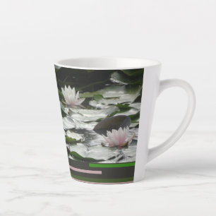 Schöne rosa Wasserlilien Design Latte Tasse