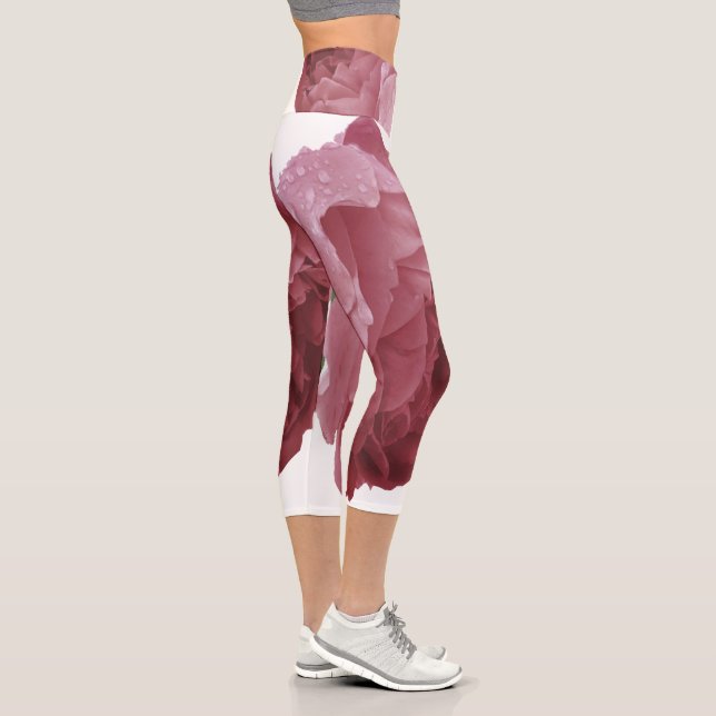 Schöne Rose mit großer Rosa und Regentropfen Capri Leggings (Rechts)