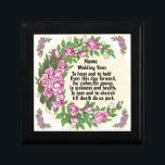 Schöne Rose Neue Hochzeitssöhne Erinnerungskiste<br><div class="desc">Liebliche Rose New Wedding Vows Geschenkboxen, T - Shirt, Hochzeitskleidung, Hochzeitsgeschenke von ArtMuvz Illustration. Passend individualisierbares Hochzeitskleid, Brautparty, Empfang, Brautkleidung. Feiern Sie Ihre Liebe stilvoll mit unseren Hochzeitsdesigns, Ideal für Braut, Bräutigam, Hochzeitsfeier und Gäste. Sie können mit Ihren Namen oder Ihrem Hochzeitsdatum personalisieren. Ideal für Hochzeitsveranstaltungen. Zeige deine Begeisterung für...</div>