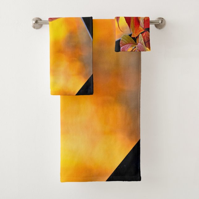 Schöne Rote Blätter im Herbstgarten Badhandtuch Set (Insitu)