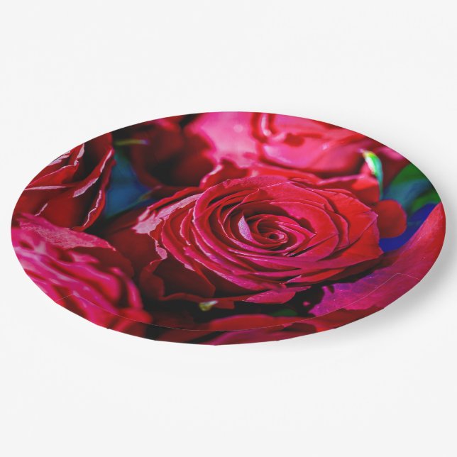 Schöne Rote Rosen Pappteller (Schrägansicht)