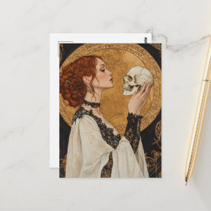 Schöne rothaarige Göttin Frau mit einem Totenkopf Postkarte