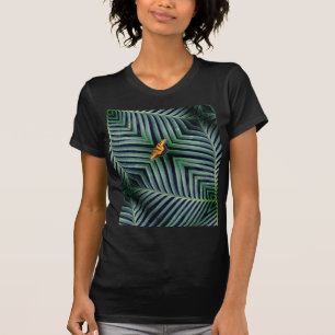 Schöne Schmetterlinge auf der linken Seite T-Shirt