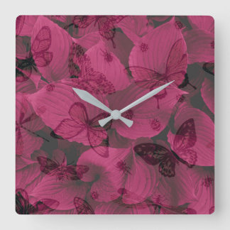Schöne Schmetterlinge auf rosa Leaf-Muster Quadratische Wanduhr