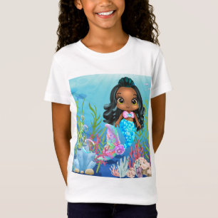 Schöne schwarze Meerjungfrau spielt im Meer T-Shirt