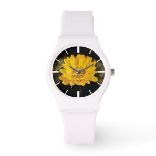 Schöne Sonnenblume mit dunkelbraunem Hintergrund Armbanduhr