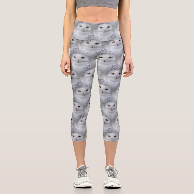 Schöne, traumhafte und serene Snowy Owls Capri Leggings (Vorderseite)