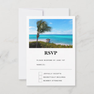 Schöne tropische Strandhochzeit mit Palmen im Wind RSVP Karte