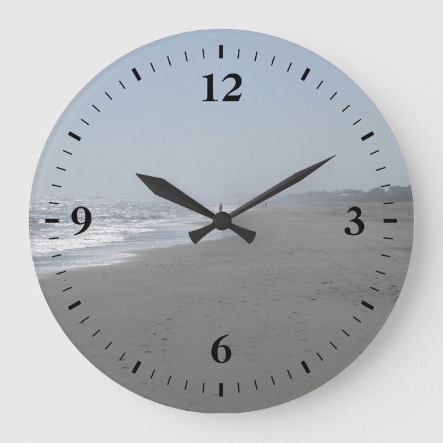 Schöne Uhr an der Strandwand (Vorderseite)