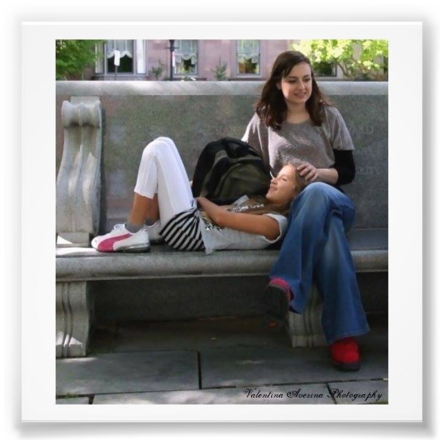 SCHÖNE UND GLÜCKLICHE MÄDCHEN FOTODRUCK (Vorne)