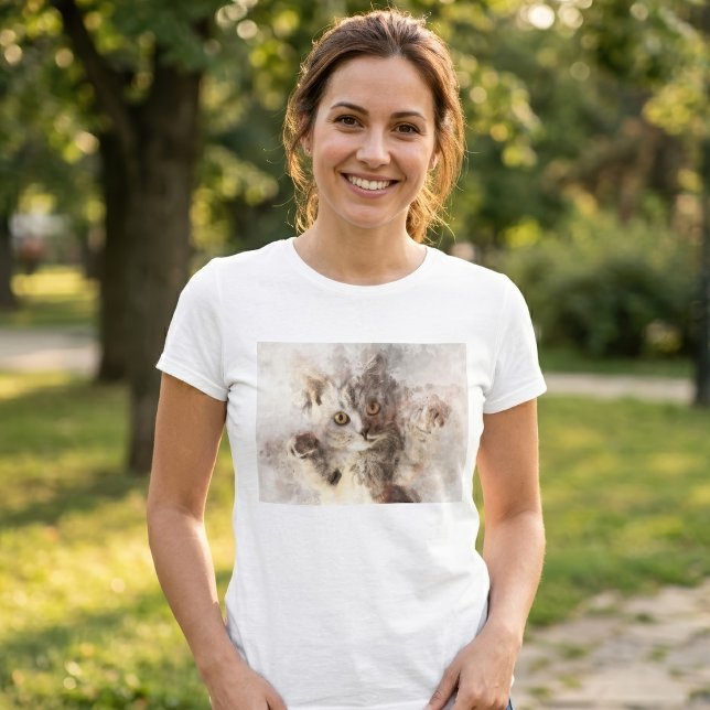Schöne und niedliche Kätzchenfarbe T-Shirt (Playful Watercolor Kitten with Bright Amber Eyes. Women Basic White T-Shirt)