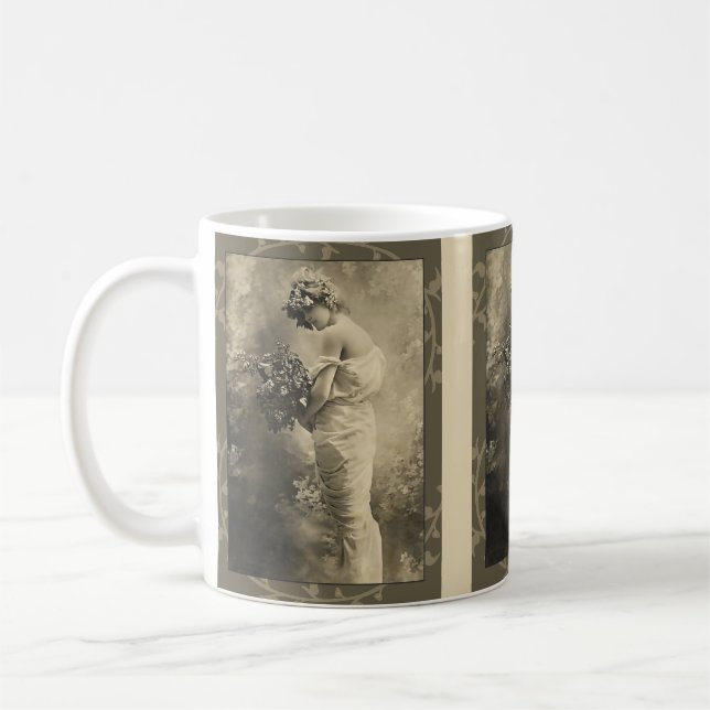 Schöne viktorianische Dame mit geschnittenen Blume Kaffeetasse (Links)
