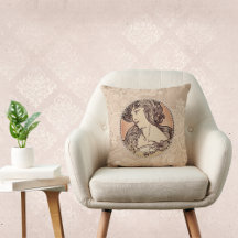 Schöne Vintage Frau mit Imitaten Perlen und Spitze