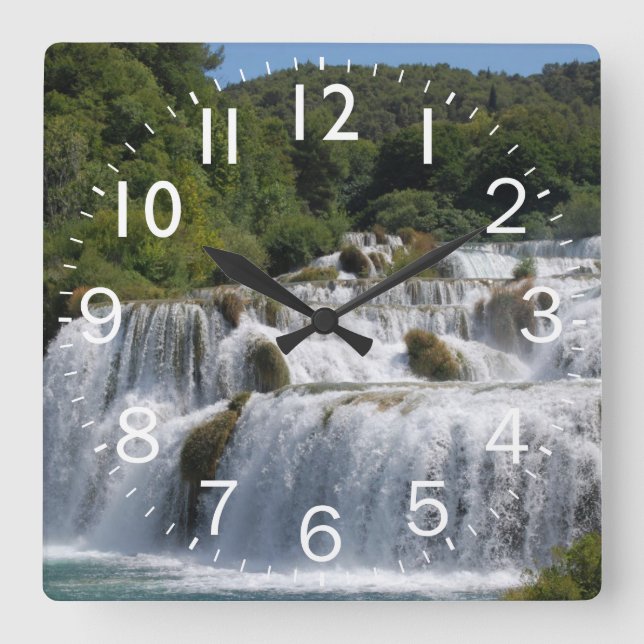 Schöne Waterfall-Szene Quadratische Wanduhr (Vorderseite)