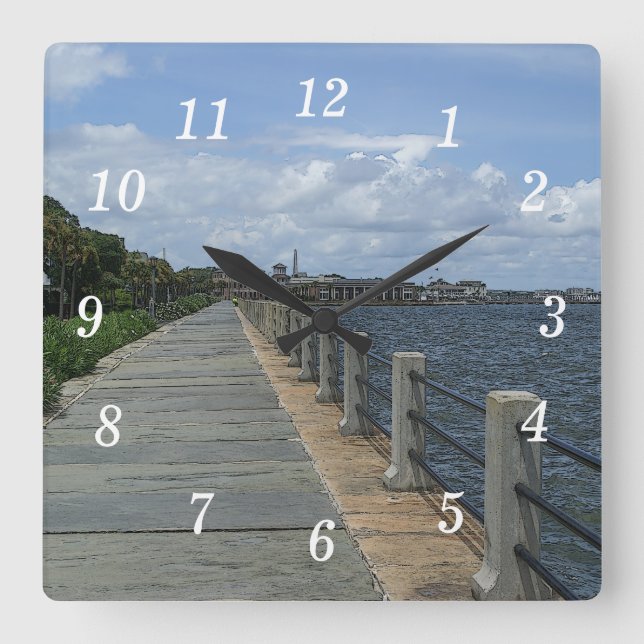 Schöne Waterfront Walkway Wall Clock Quadratische Wanduhr (Vorderseite)