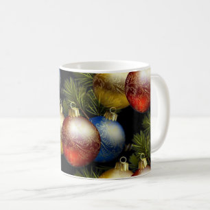 Schöne Weihnachtsbälle mit zartem Design Tasse