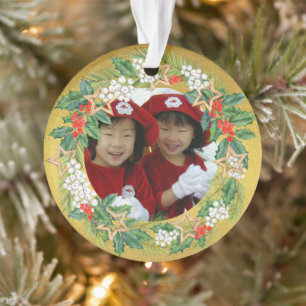 Schöne Weihnachtsgirlande auf Goldfolien-Foto Ornament