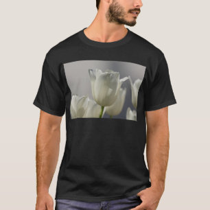 Schöne weiße Frühlings-Tulpen T-Shirt