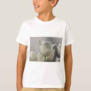Schöne weiße Frühlings-Tulpen T-Shirt