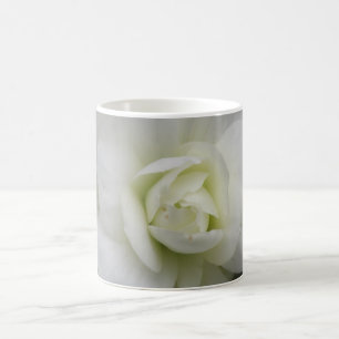 Schöne weiße Tasse