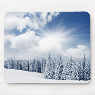Schöne Winter-Landschaft mit Schnee Mousepad