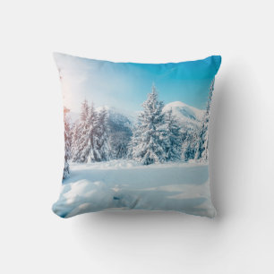 Schöne Winterlandschaft, atemberaubende Berg Kissen