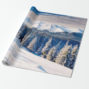 Schöne Winterlandschaft mit schneebedeckten Bäumen Geschenkpapier