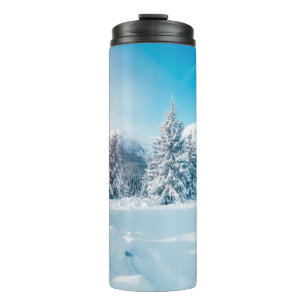 Schöne Winterlandschaft, phantastische Berge Thermosbecher