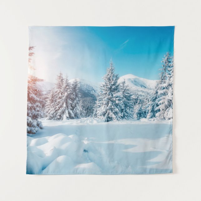 Schöne Winterlandschaft, phantastische Berge Wandteppich (Vorderseite)