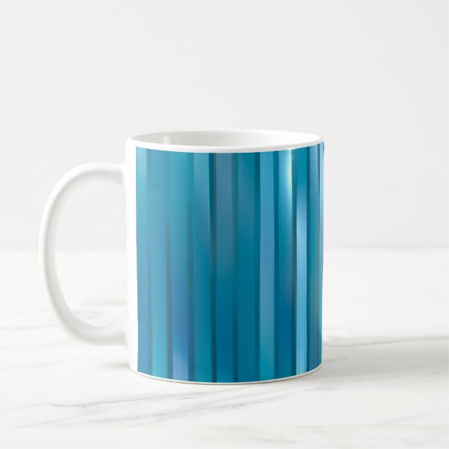 Schöner, abstrakter, blauer Hintergrund mit l Kaffeetasse (Links)