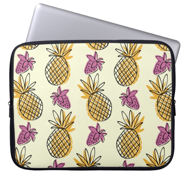 Schöner Ananas- und Erdbeerausschnitt Laptopschutzhülle (Vorderseite)