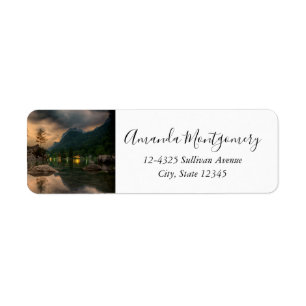 Schöner Bergsee im Abend Foto