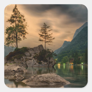 Schöner Bergsee im Abend Foto Quadratischer Aufkleber