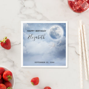 Schöner blauer Himmel mit Flying Swans Geburtstag Serviette