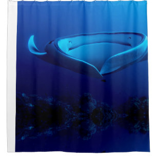 Schöner blauer riesiger Mantarochen Duschvorhang