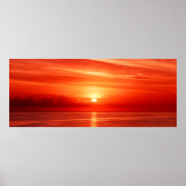 Schöner farbenfroher Sonnenaufgang am Meer mit Dra Poster (Vorne)