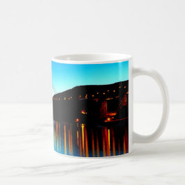 Schöner, farbenfroher Sonnenuntergang an der Golde Kaffeetasse