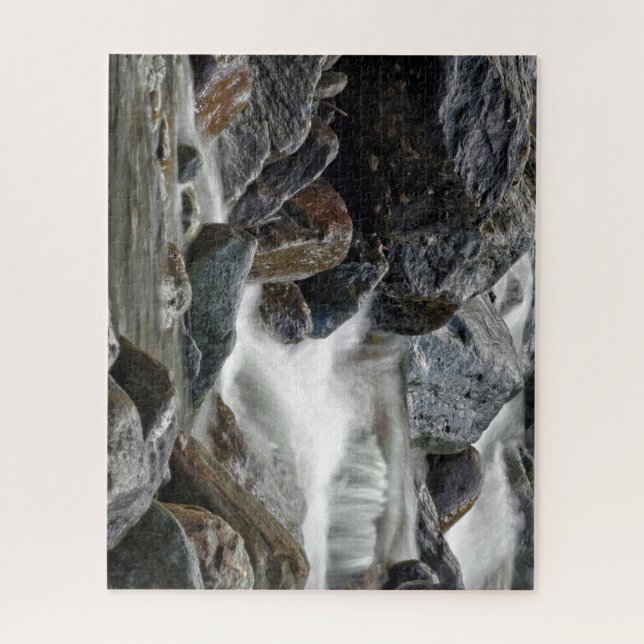 Schöner Fluss über Felsen Puzzle (Vertikal)