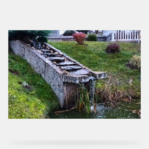 Schöner Gartenwasserfall – Wilde Natur Rumänien Acrylschild