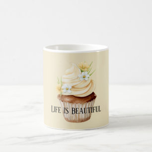 Schöner gelber cremiger Blumen-Cupcake Kaffeetasse
