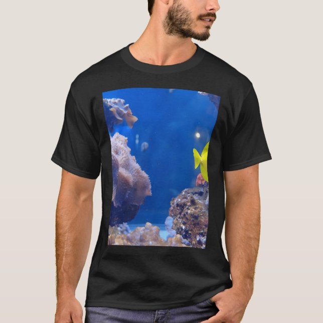 Schöner gelber Fisch. T-Shirt (Vorderseite)