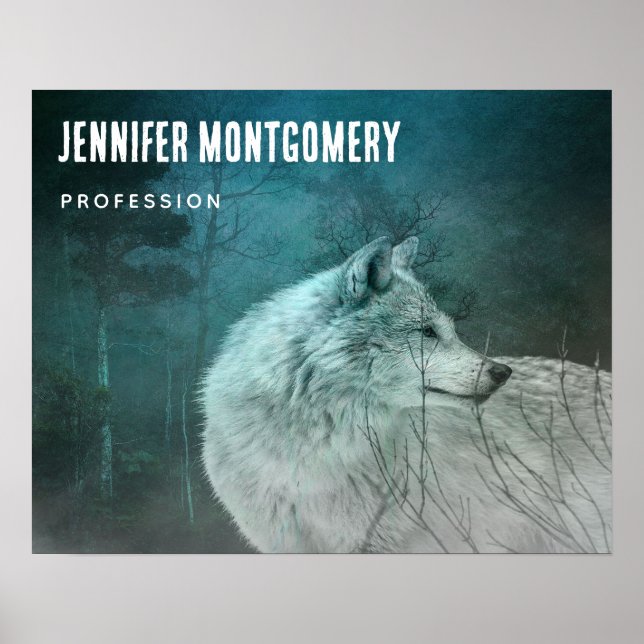 Schöner grauer Wolf in einem dunklen Wald Poster (Vorne)