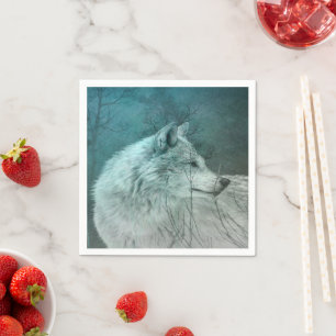 Schöner grauer Wolf in einem dunklen Wald Serviette