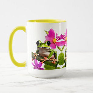 Schöner, grüner Frosch umgeben von rosa Blume Tasse