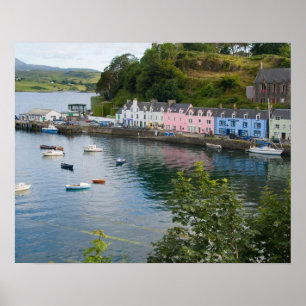 Schöner Hafen und Segelboote mit Reflexionen in 2 Poster